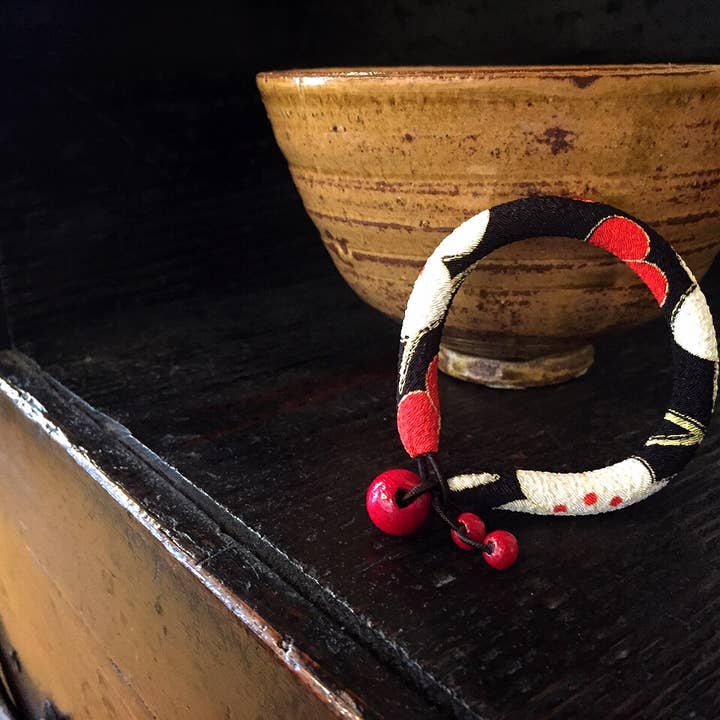 KOTO - Wholesale Prayer Beads Bracelet - Kimono Fabric Bracelet |Black flower
Pattern made in Kyoto2