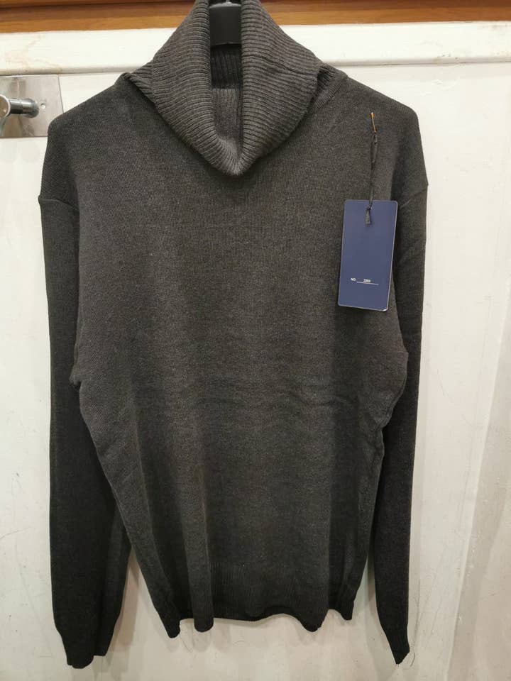 LES GRENOUILLES DU MARAIS - Wholesale Knit Sweater - Men's - Men's wool turtlenecks 22037