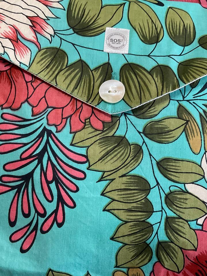 Haut à manches courtes avec boutons et short - Bouquet de Bouddha - Turquoise pour la vente par Soothe Our Souls - S.0.S PJs