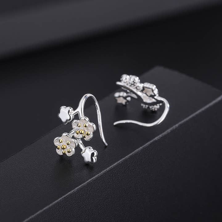 Perimade & Co. LLC - Vendita all'ingrosso Orecchini a cerchietto - Orecchini Cherry Blossom Flower Huggie in argento Sterling 9254