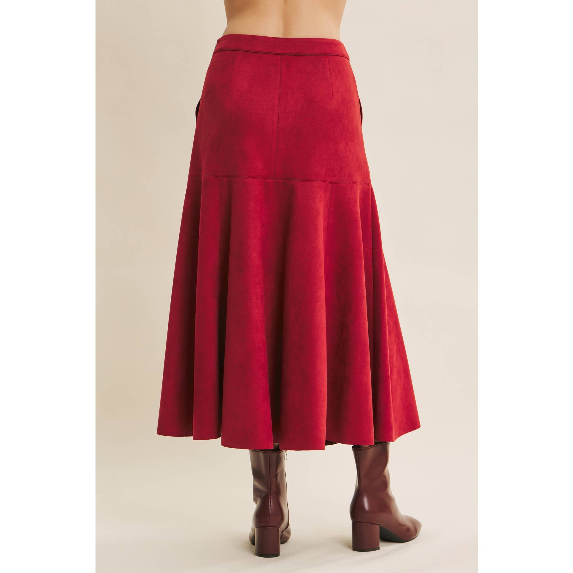 in february – wholesale Kjol - Dam – VEGANSK MOCKA PANELERAD A-LINJE MIDI-KJOL2