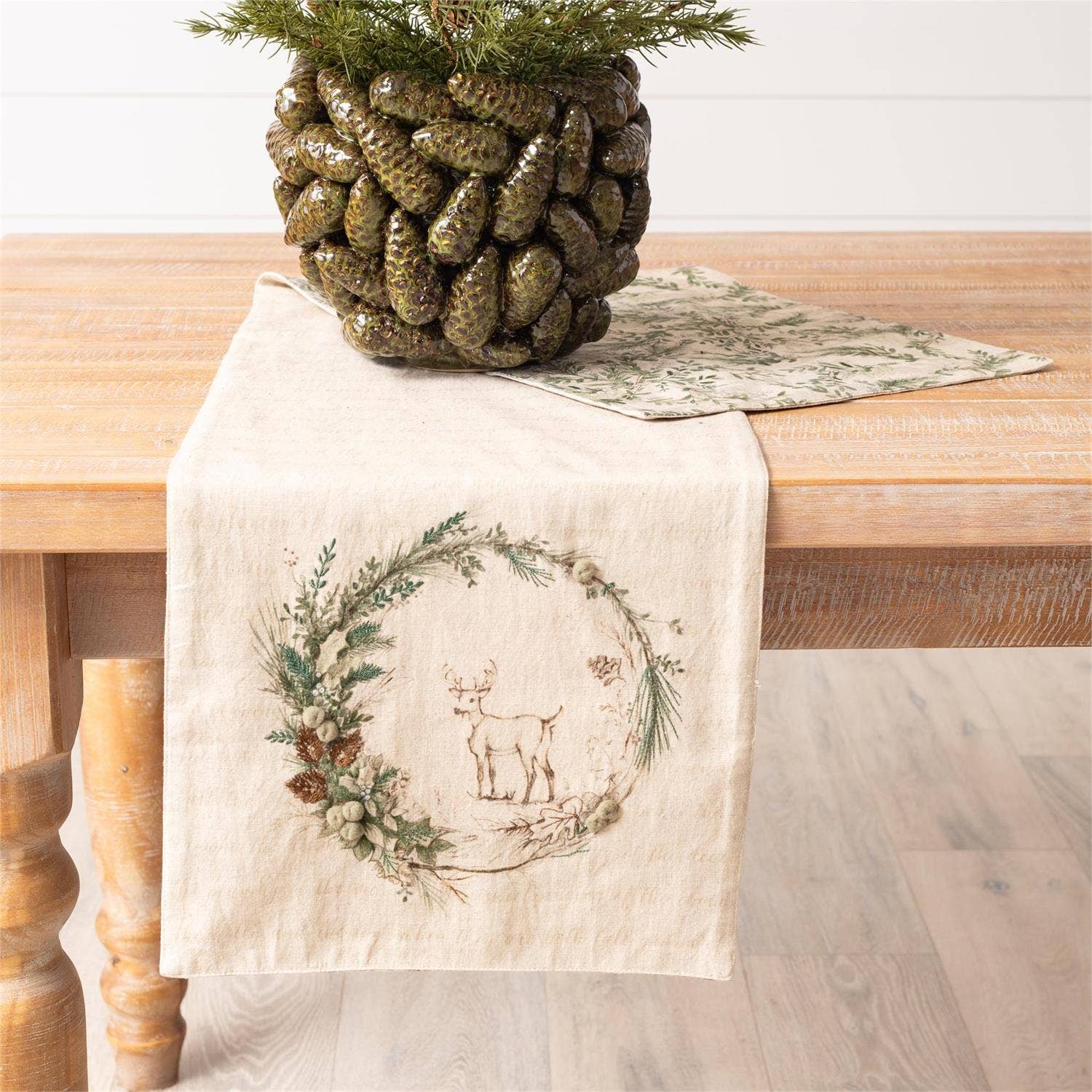 Audrey's Home & Gift – wholesale Table runner – Reversible Table Runner - Holly And Ivy (Pk/02)2