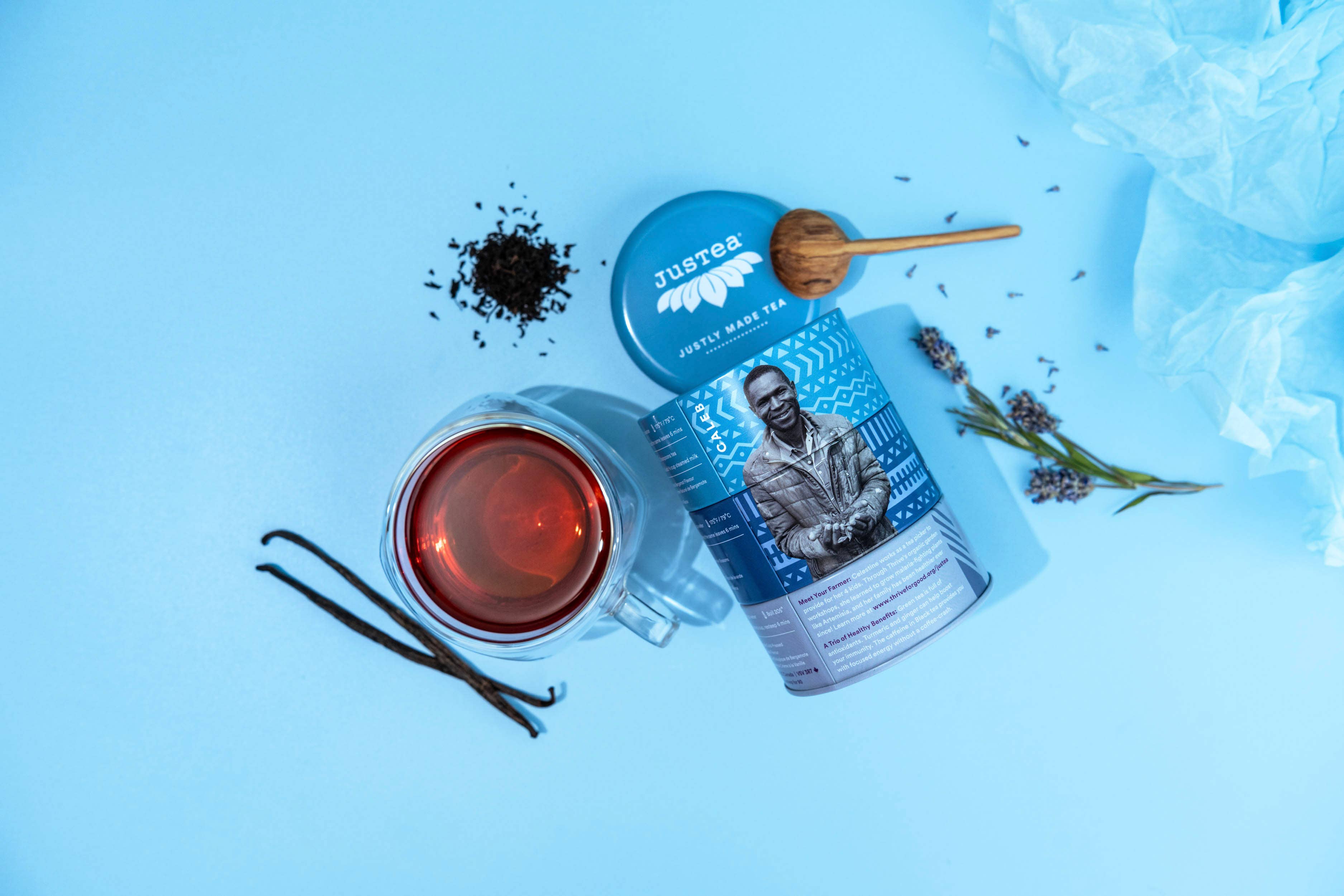 JusTea – Engroshandel Teposer – JusTea Økologisk Earl Grey Te Trio med Dåse og Håndskåret Ske - Fair Trade Te Gave3