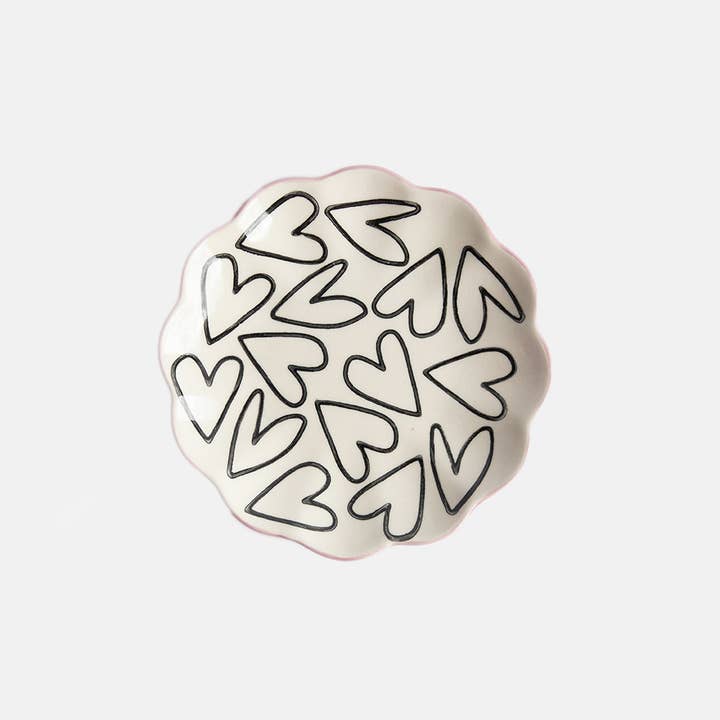 Caroline Gardner – wholesale Decorative plate/dish/bowl – Outline Hearts Scallop Trinket Tray1