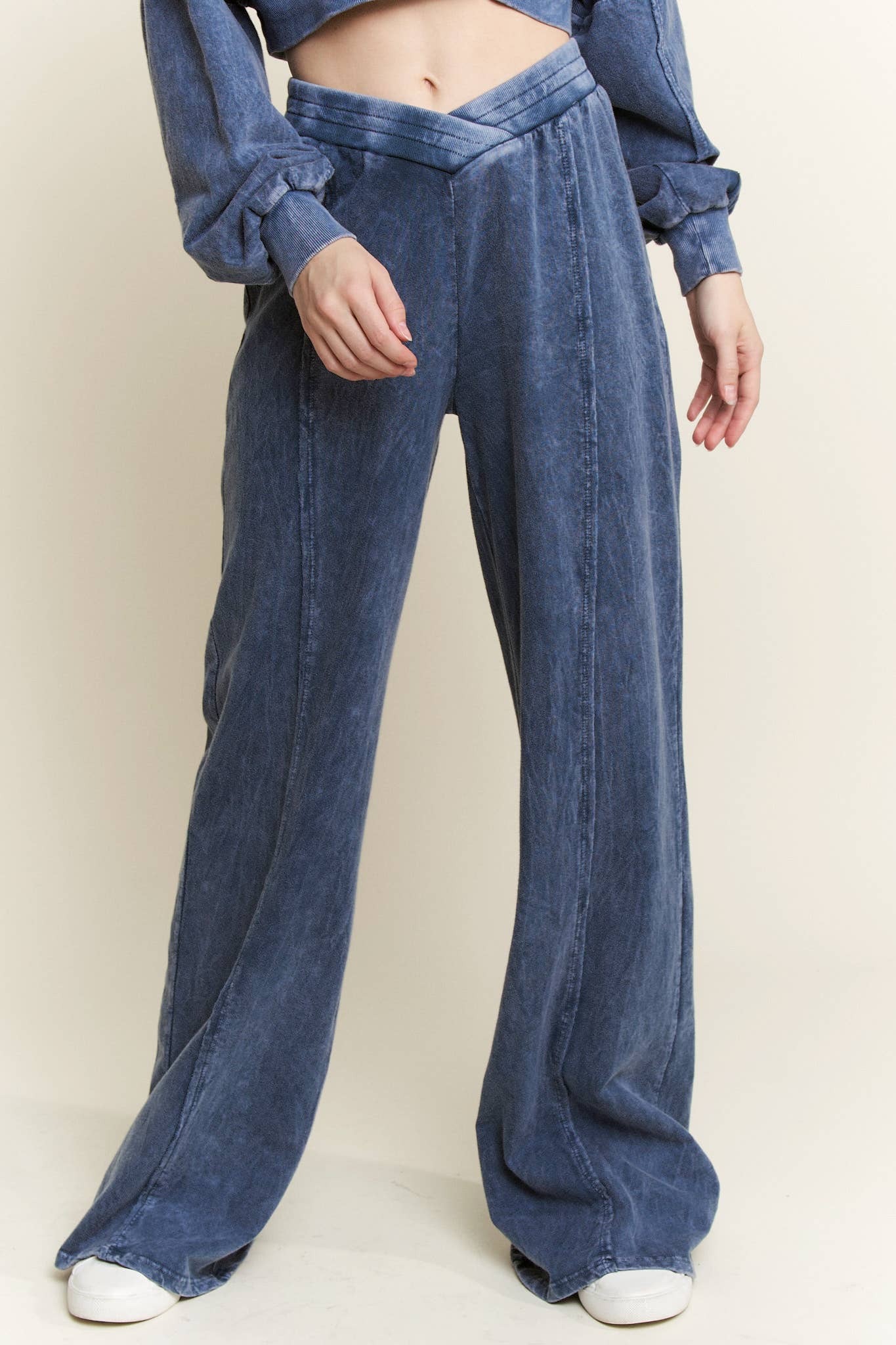 J.Her - Venta al por mayor Pantalones - Mujer - Pantalones anchos con cintura acanalada en V y lavado mineral GD4564P4