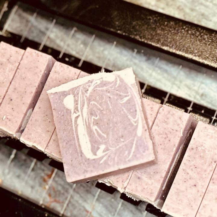 LaVic Organics - Wholesale Bar Soap - LAVENDER SOAP | CALMING SOAP1