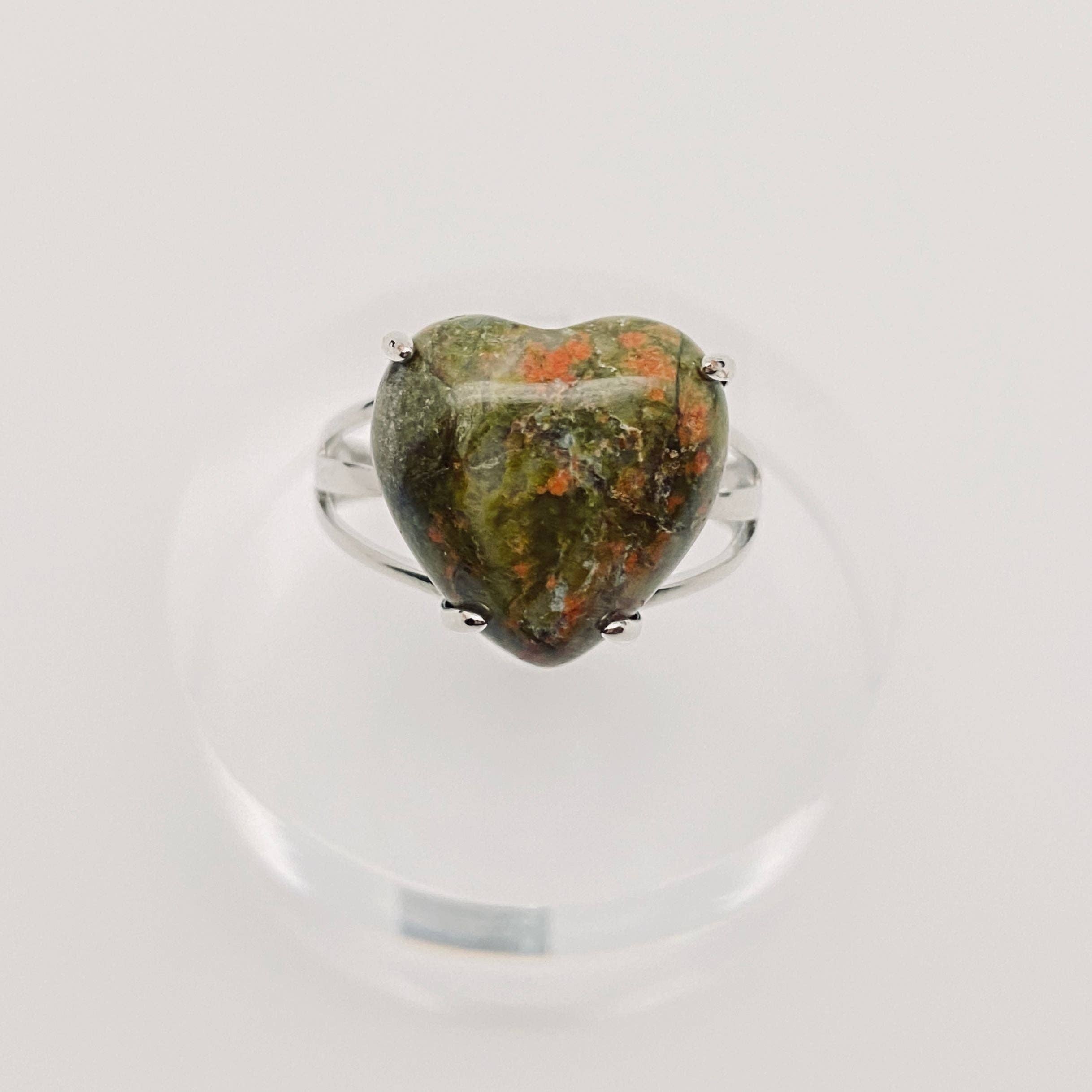 Mio Queena – wholesale Cocktail/statement ring – Heart-shaped Natural Stone Ring | Baroque Style Jewelry8