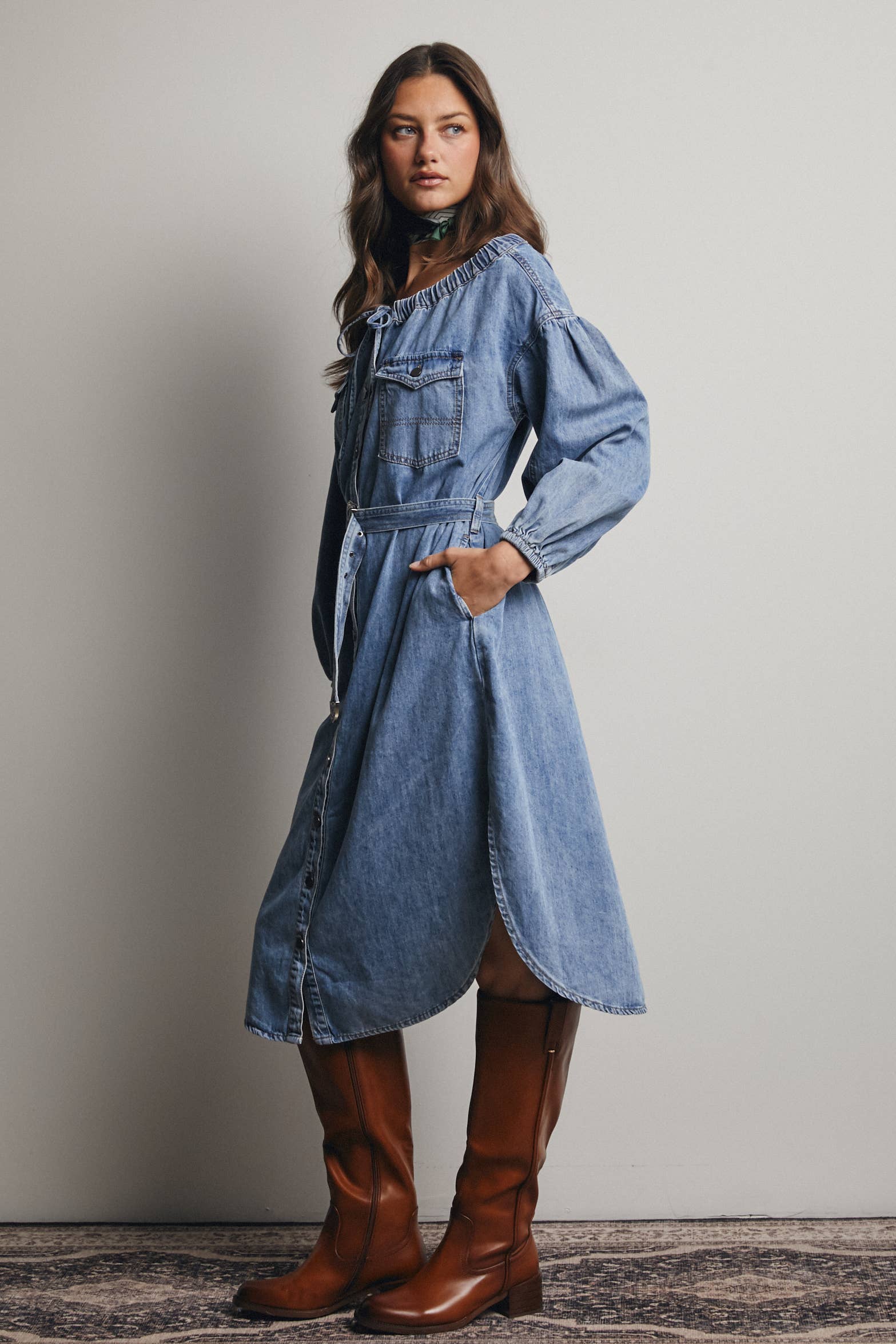 Lavage Cloud Robe-chemise en jean à épaules dénudées avec ceinture FD0010 en vente sur Faire7