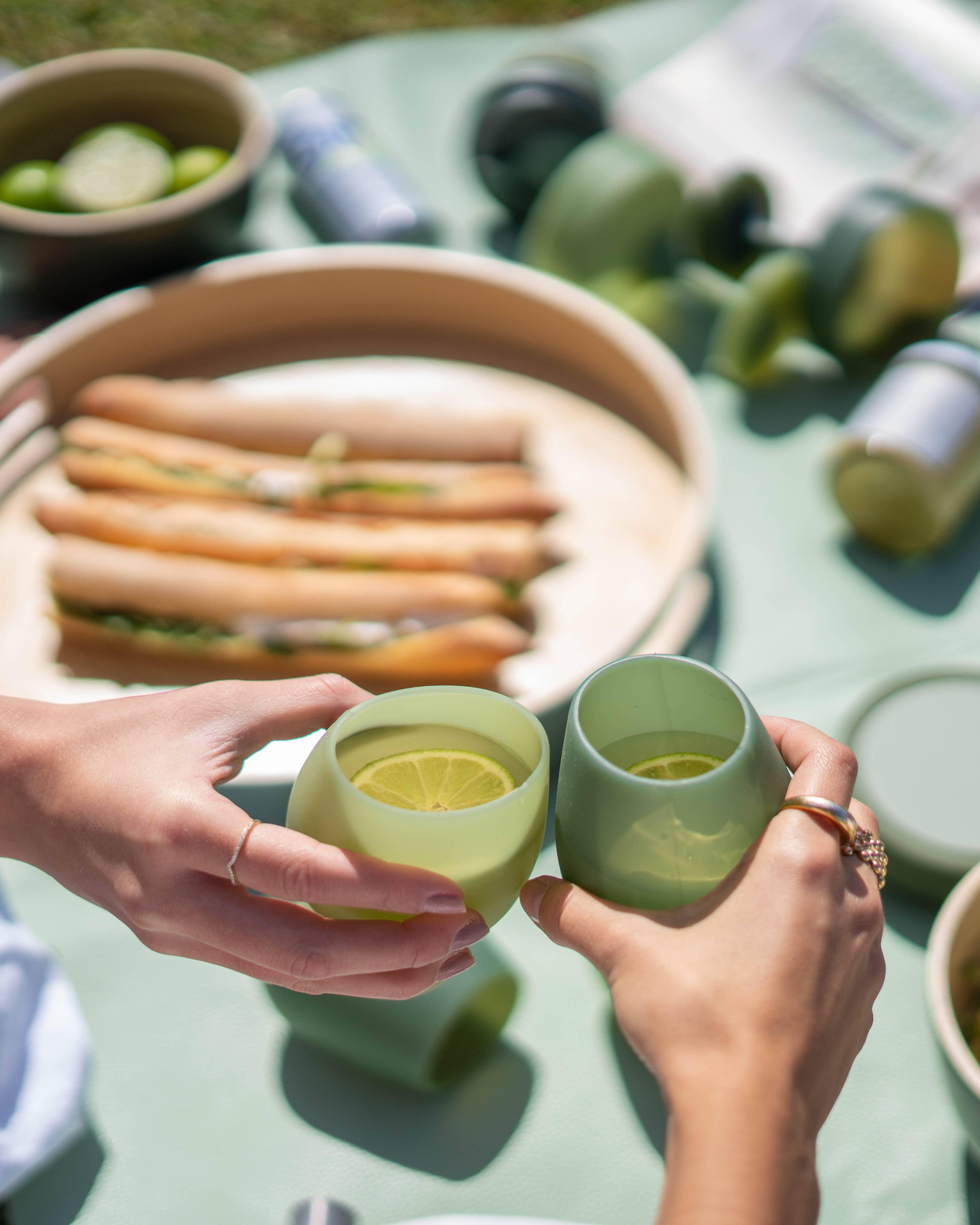 porter green | style + sustainability - Vendita all'ingrosso Bicchiere/tazza - Sage + Olive | Fegg | Occhiali in silicone infrangibili9