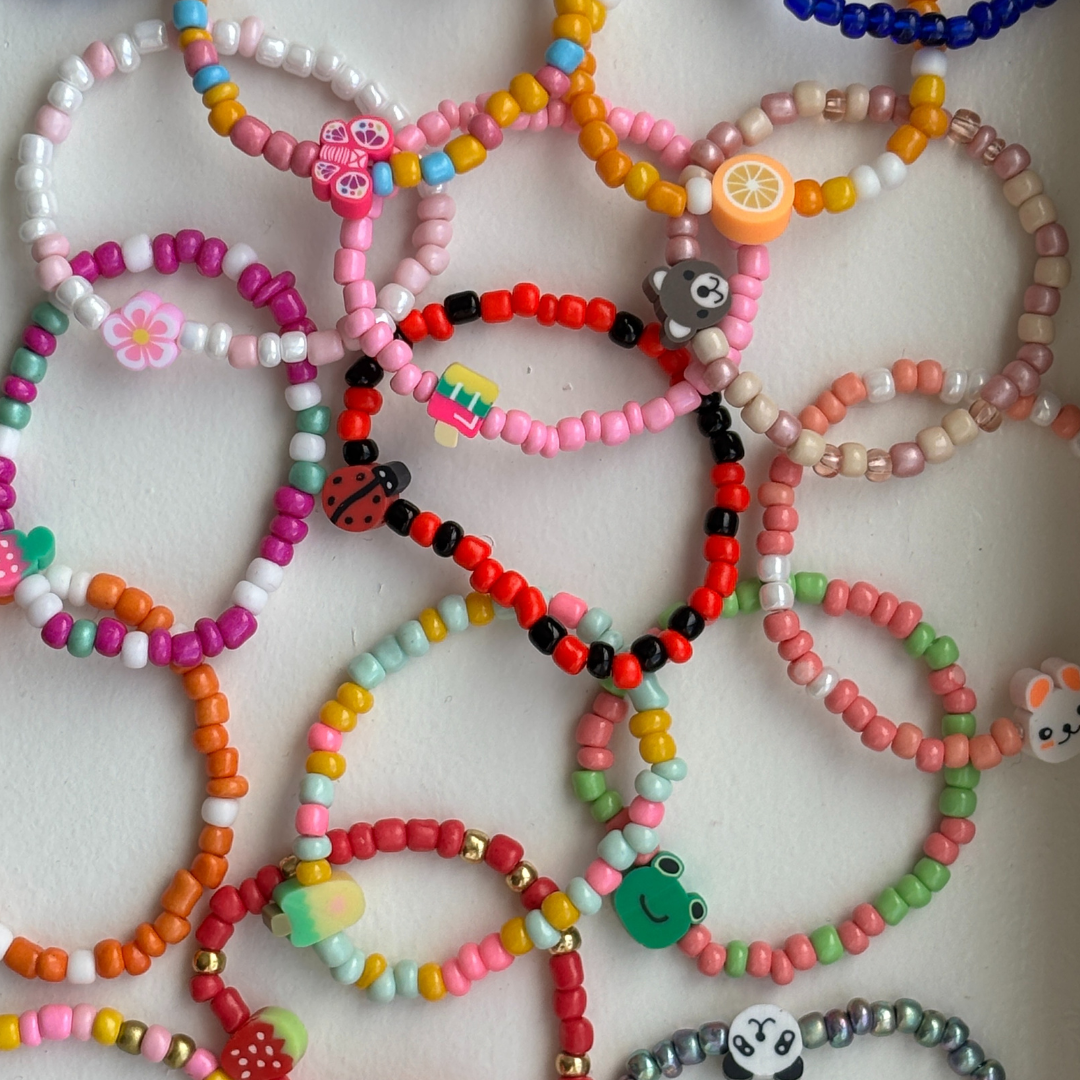 Modestideas - Venta al por mayor Pulsera de cuentas - Niños - Pulsera pequeña con smiley | Alegres joyas artesanales para niños1