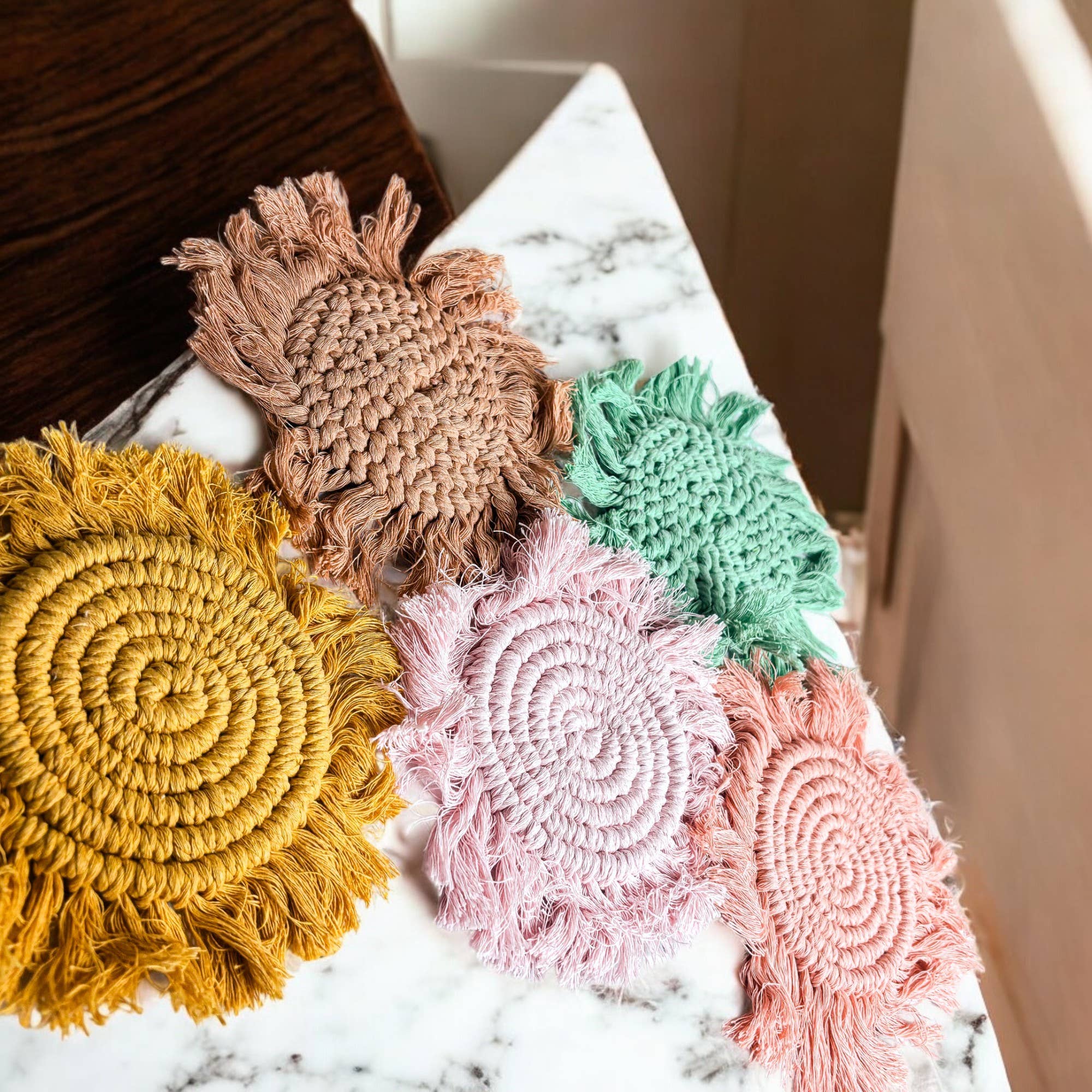 Gia Roma – Objeto de mesa decorativo por atacado – Porta-copos de algodão com tassel em tons pastéis, decoração de mesa para primavera e Páscoa17