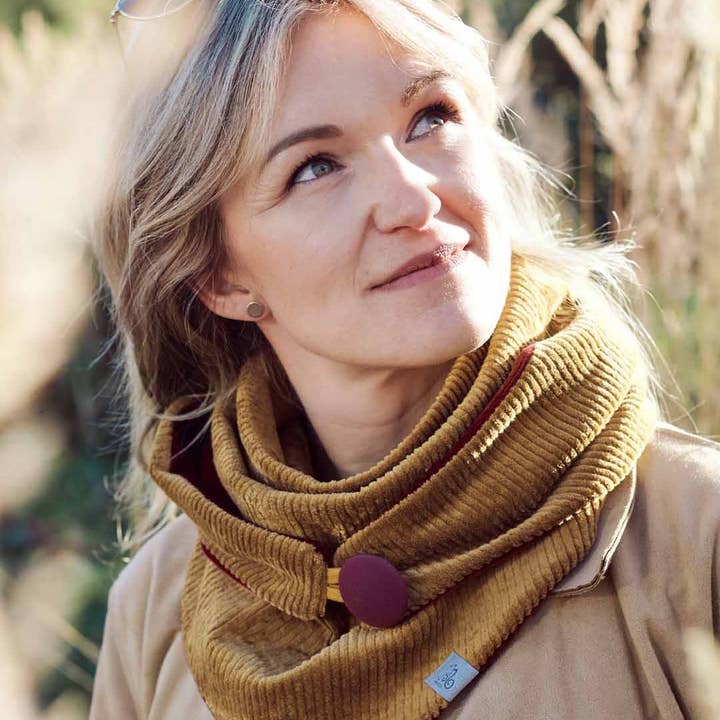 Wishproject - Wholesale Scarf - Women's - Triangular scarf | corduroy | cognac & burgundy3