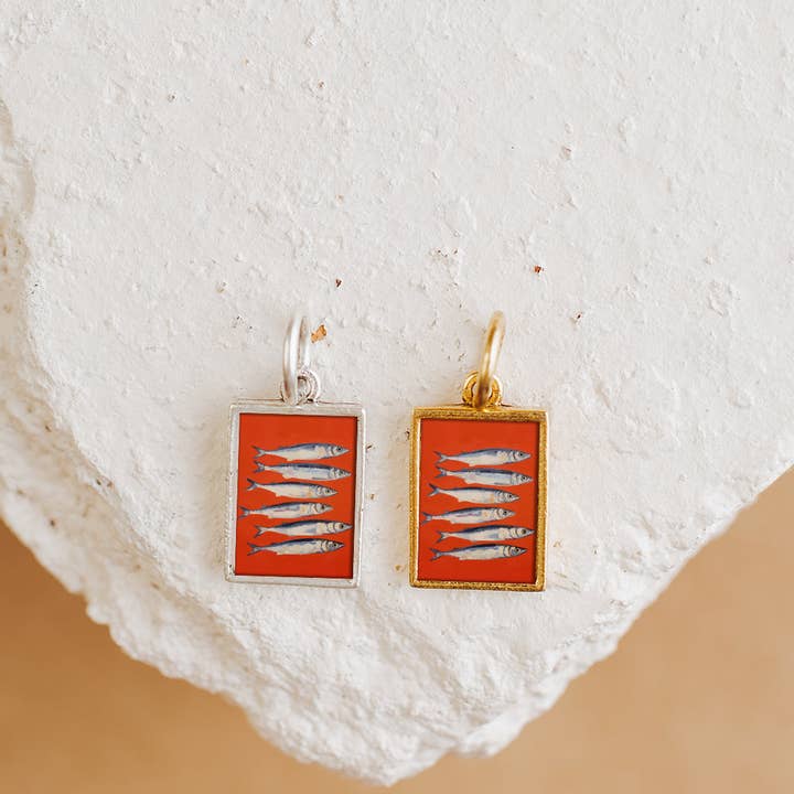 Pendentif Charm Sardine Poisson Fraîchement Pêché pour la vente par Bel Kai