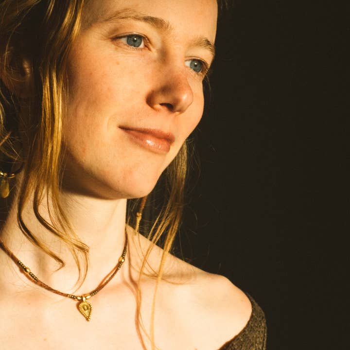 Minimalist brass drop charm necklace with leather » Handmade for wholesale by Nomadu