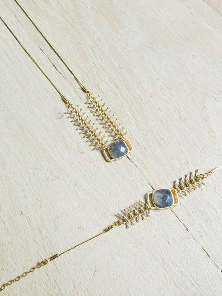 Square collar mottled gray stone and chain ears for wholesale by LES TISSAGES DE CAMILLE