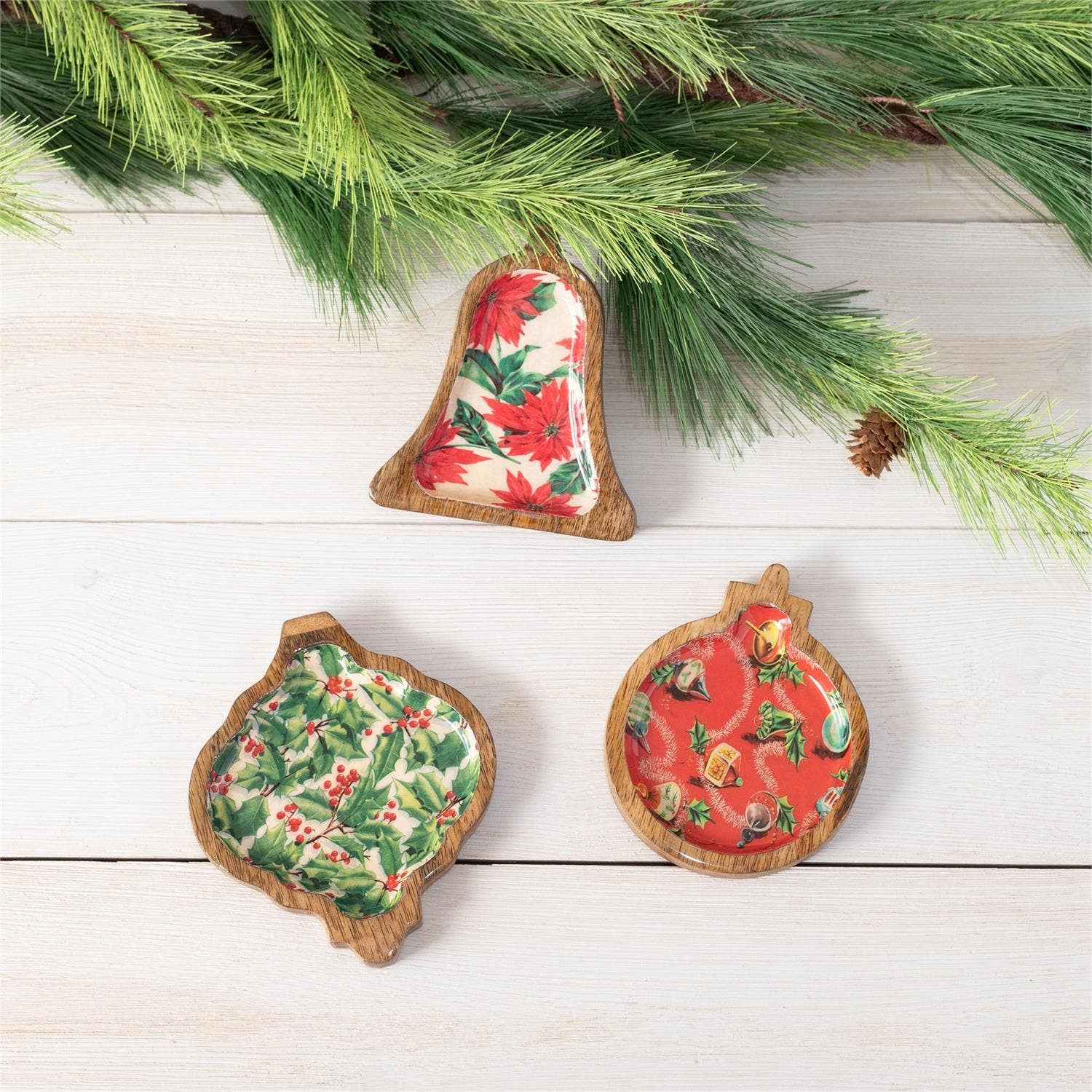 Audrey's Home & Gift - Vente Décoration de Noël - Plateaux en bois de manguier émaillé - Ornements de Noël (3 modèles)0