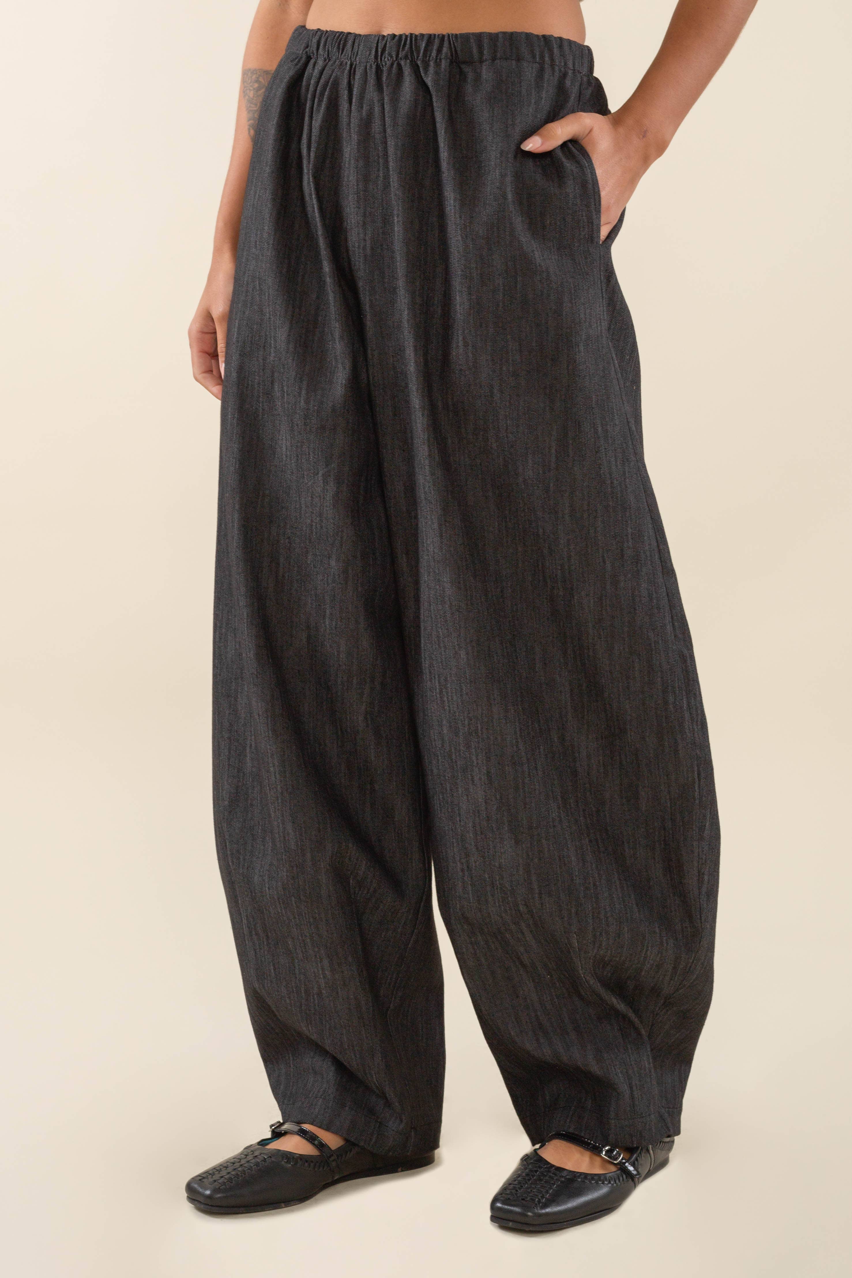 Noir Pantalon lanterne long en jean en coton mélangé en vente sur Faire2