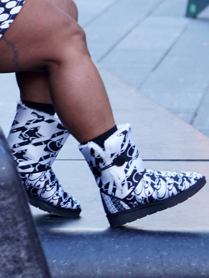 Kruela Unisex Single Button Snow Boots for wholesale by Imperial Legacy Clothing