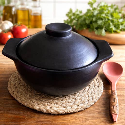 La Chamba Clay Pot for Cooking with Lid 4 Liters Crock Pot for wholesale by Authentic Origin Colombia