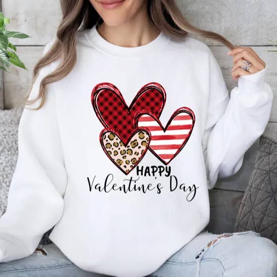 Camisola de Dia dos Namorados com 3 Corações Felizes por atacado de Sunflower Designs