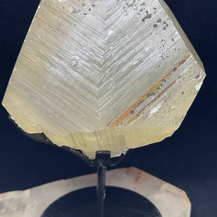 The 7 Directions - Wholesale Spiritual Stone/Crystal - UV reactive calcite free form w/ chalcopyrite F23E14