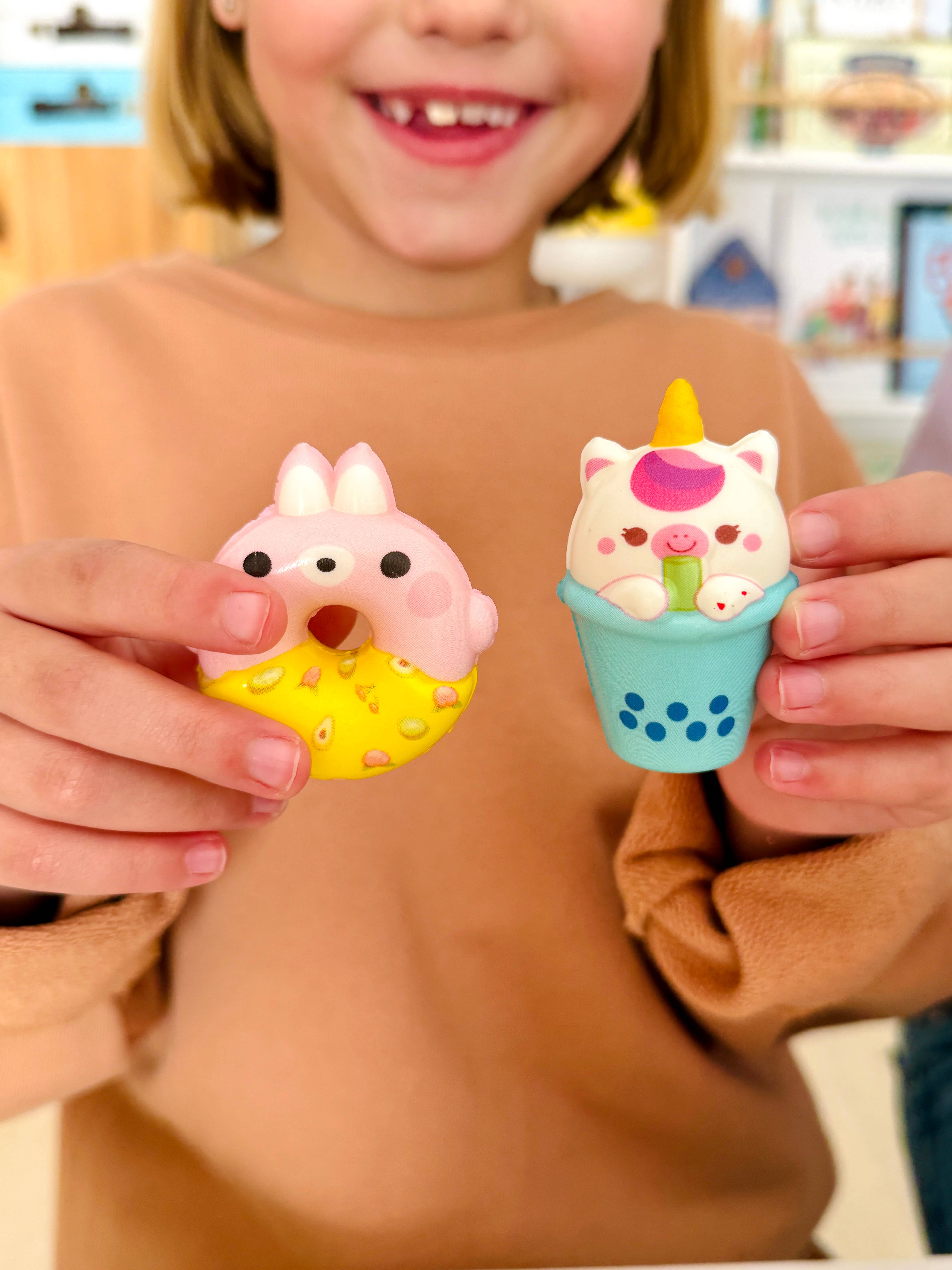 Triciclo Editores - Wholesale Squishy Toy - Kids & Baby - Squishy Donut & Shake - display of 8 bags2