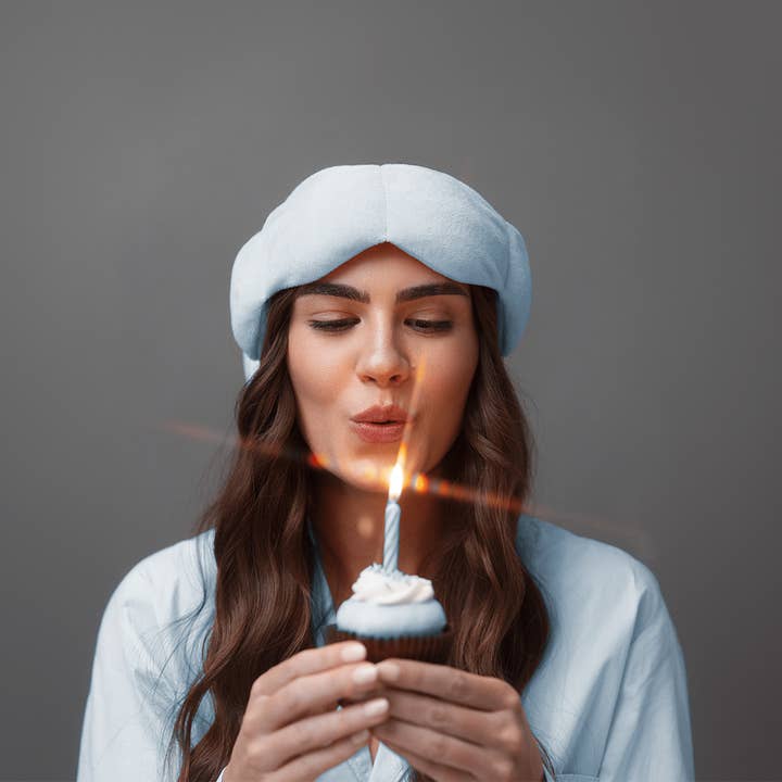 nodpod – Engroshandel Søvn-/øjenmaske – Birthday Blue vægtet sovemaske - Limited Edition1