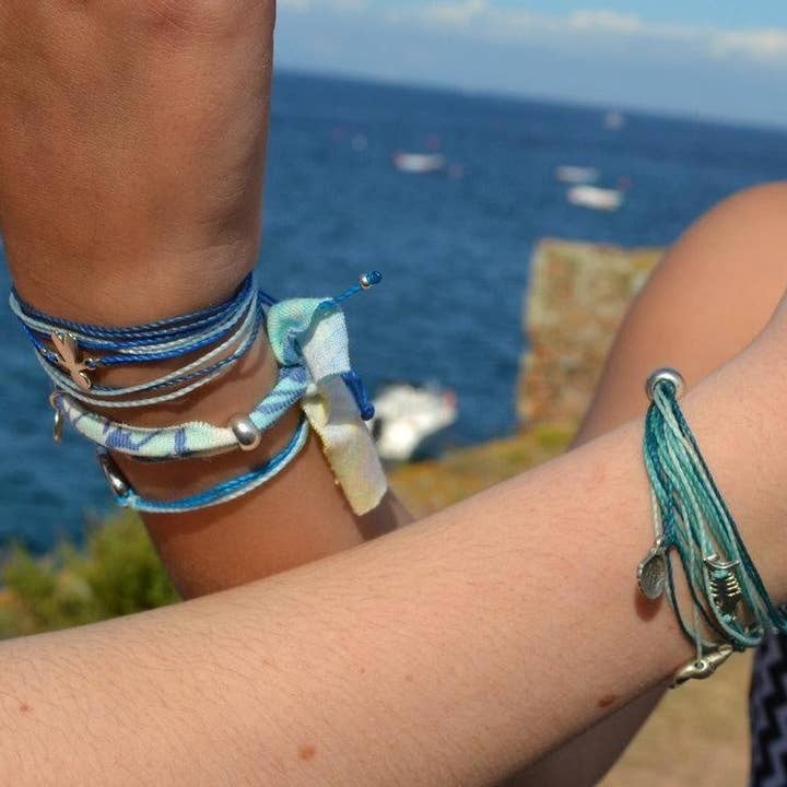 Pila de pulseras Waveland para venta al por mayor de CozyDetailz