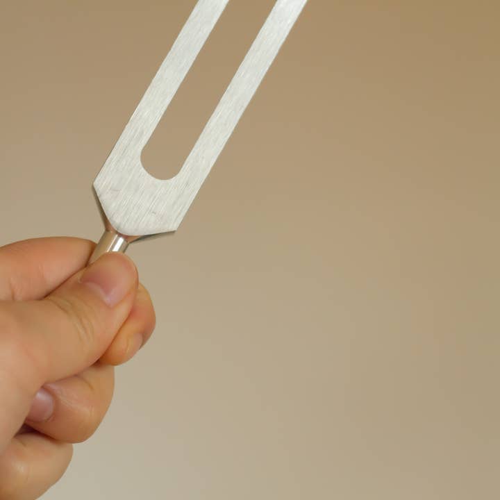 Harmoniskt spektrum stämgaffelset – Set om 8 (Ovikt) för wholesale av Vairagya Yogashala