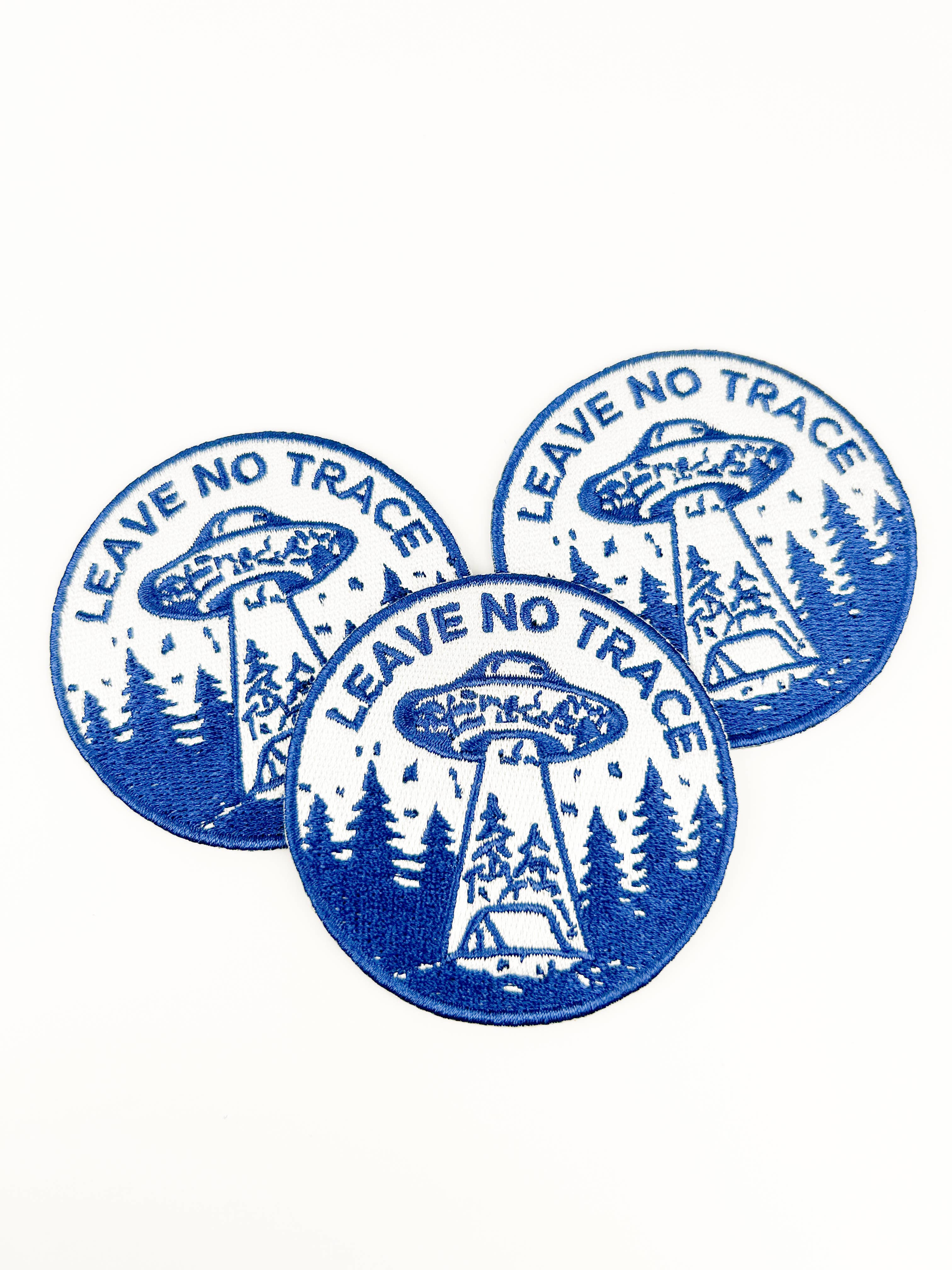 Field Trip Threads - Vendita all'ingrosso Toppe - Toppa UFO ricamata «Leave No Trace» UFO da campeggio4