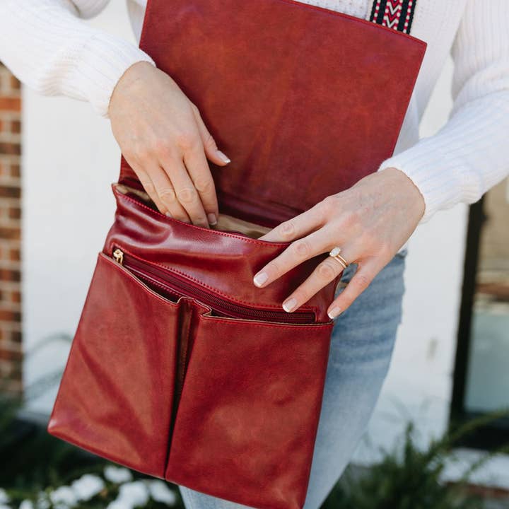 Thomas and Lee Company - Wholesale Crossbody Bag - Women's - Classic Vegan Leather Crossbody Messenger Bag