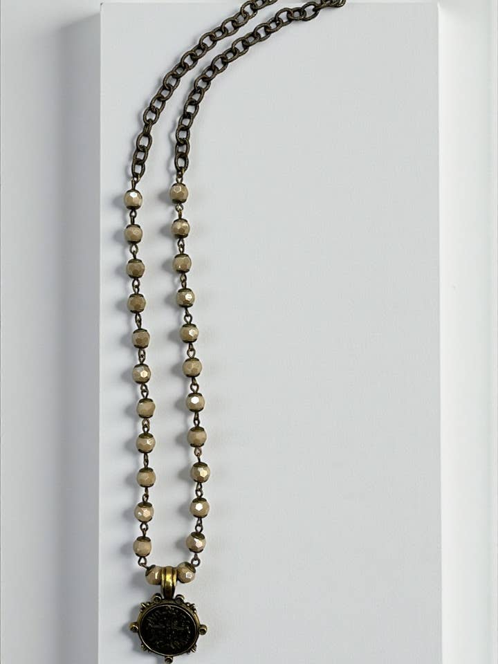 20” Ketting met relikwie munt op ivoor 8mm en kabelketting voor wholesale door Ava Capri