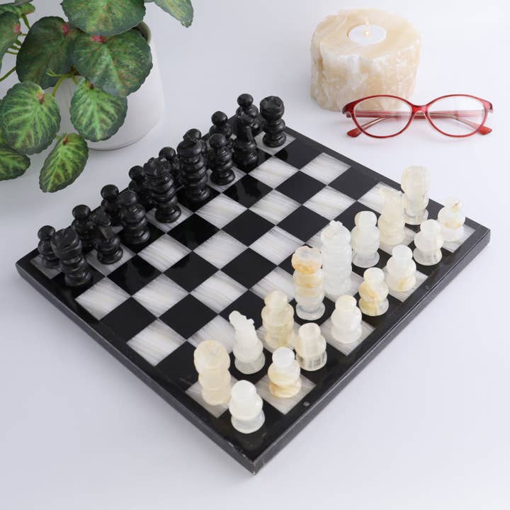 Medium Onyx and Marble Chess Set (Black and White) for wholesale by Mi Esperanza Minerals