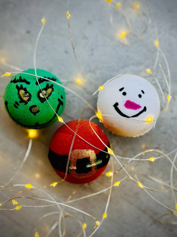 Grinch, Snowman, Santa’s belly Christmas bath bombs for wholesale by Unique creations soap company