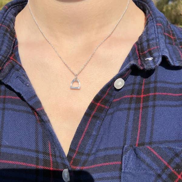 REEVES & REEVES – wholesale Pendant/charm necklace – Sterling Silver Stirrup Necklace