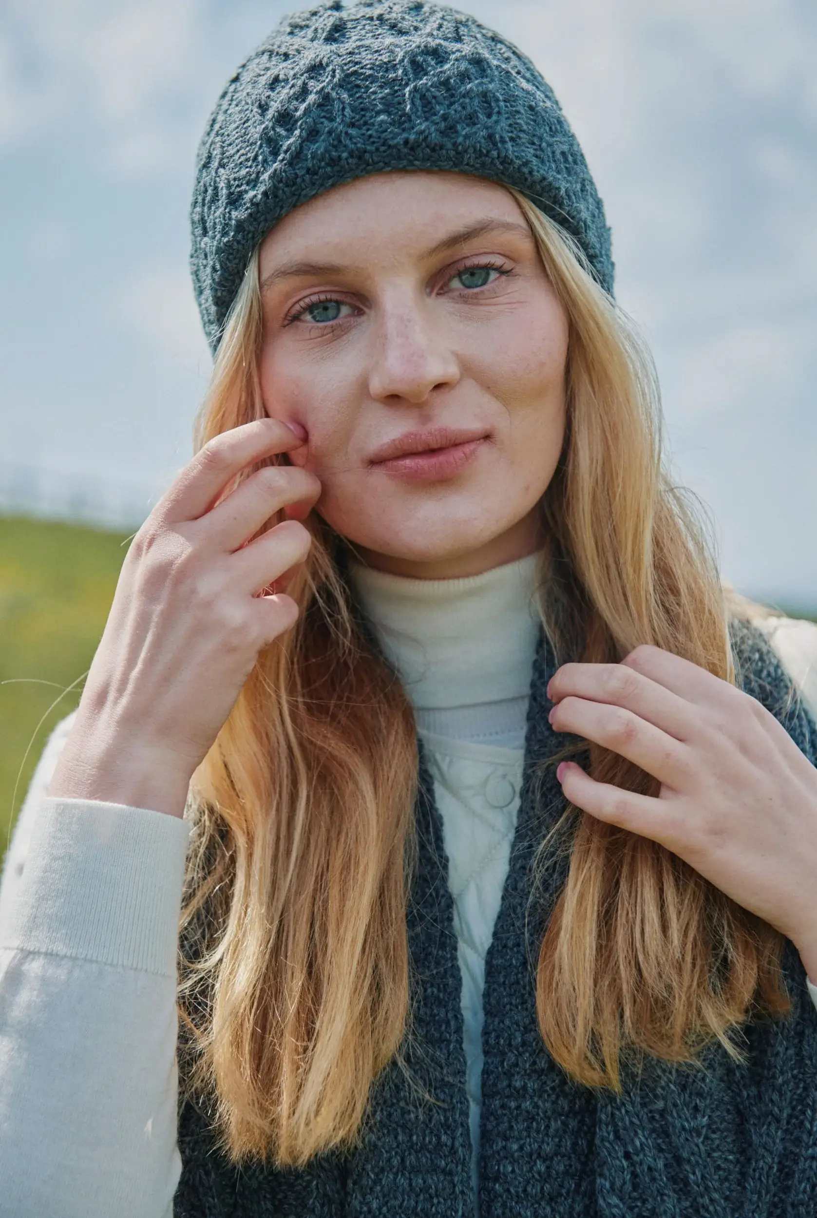 Aran Woollen Mills - Wholesale Beanie - Women's - Finlough Aran Hat -  Grey2