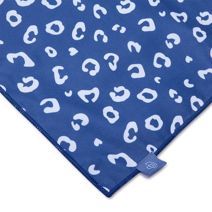 Blauw Swim Essentials | Blauwe Microvezel Handdoek 135 x 65 cm for wholesale on Faire