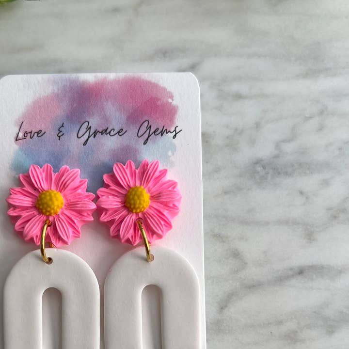 Daisy Arch Øreringe med krog for engroshandel hos Love & Grace Gems LLC