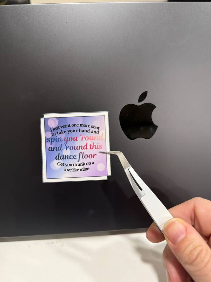 Gira a tu alrededor Pegatina de letra de Morgan Wallen
Bulldog (Copia) para venta al por mayor de Upstate Design Decor