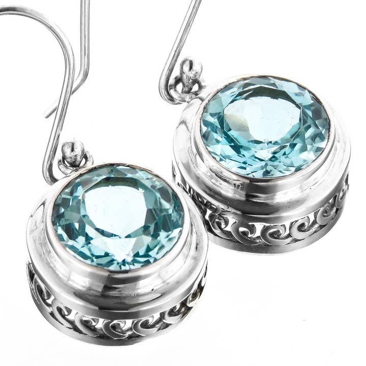 Boucles d'oreilles en argent sterling 925 avec topaze bleue brillante de 10 mm, 5/8" pour la vente par FifiRose