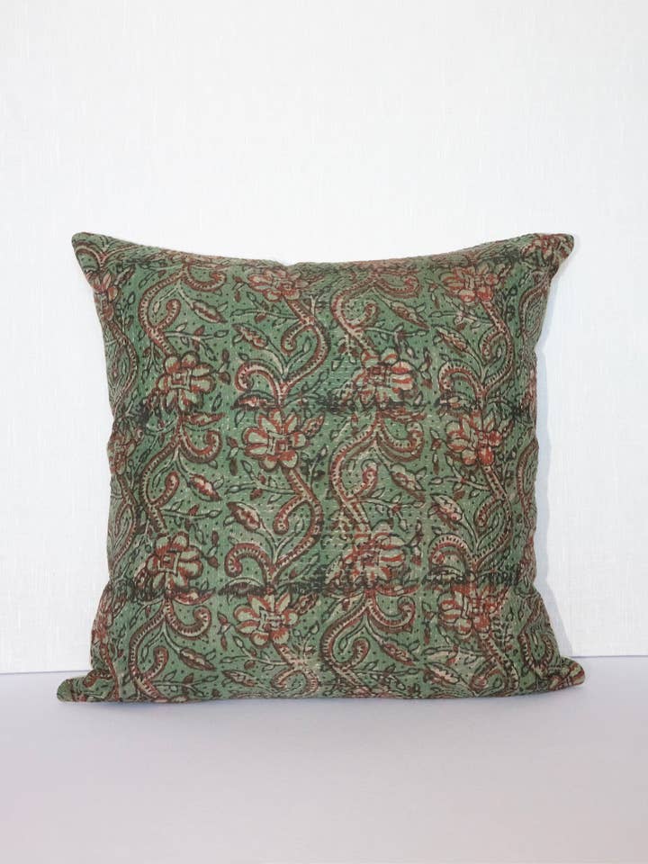 Housse de coussin Kantha Block Print - Coussins Sage 20 x 20 pour la vente par Rameti studios