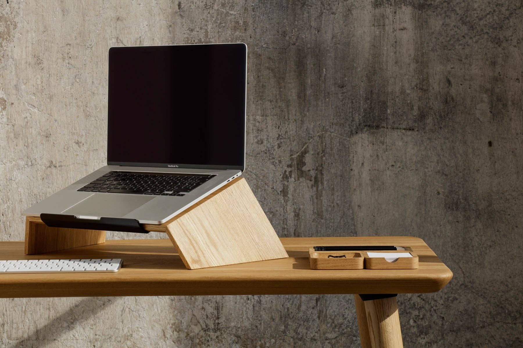 Oakywood - Vendita all'ingrosso Alzate da scrivania - Supporto per laptop in legno ergonomico14