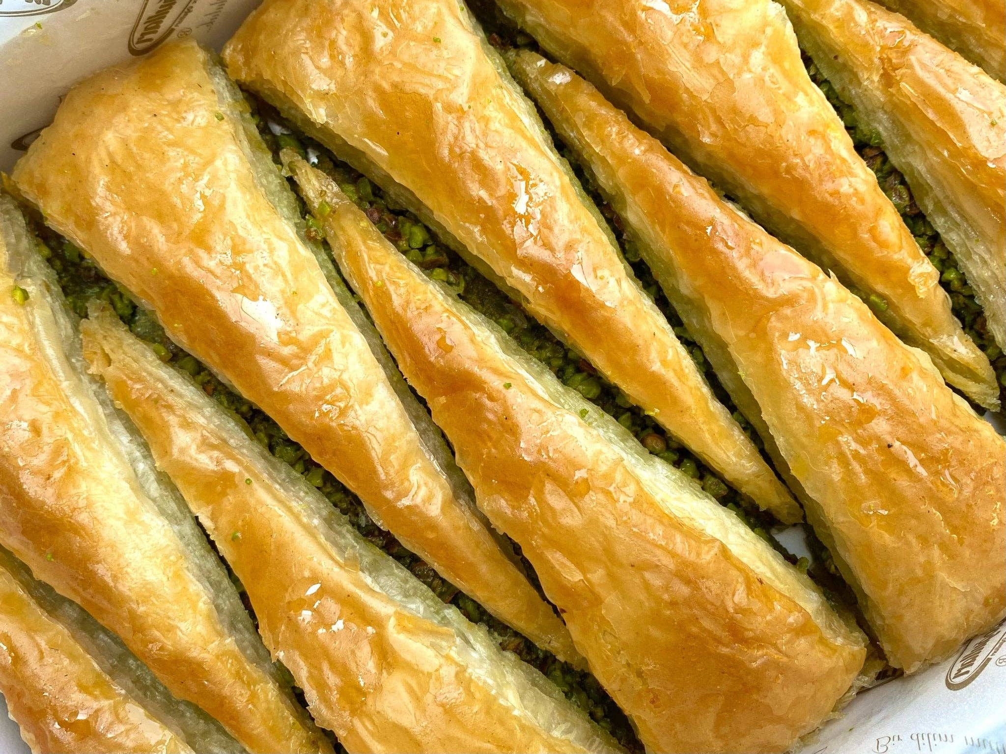 Aladdin - Wholesale Cake Mix - Celebiogullari | Antep Carrot Slice Baklava with Pistachio6