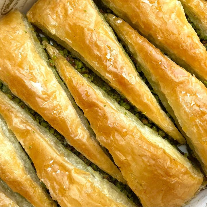 Aladdin - Wholesale Cake Mix - Celebiogullari | Antep Carrot Slice Baklava with Pistachio6