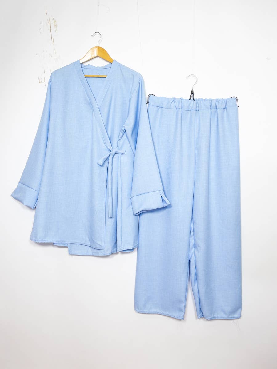 IDEAL OUTFIT – Großhandel Set aus Oberteil und Hose (NICHT Loungewear) – Damen – Abaya-Set mit überkreuztem Oberteil und seitlichen Knoten3