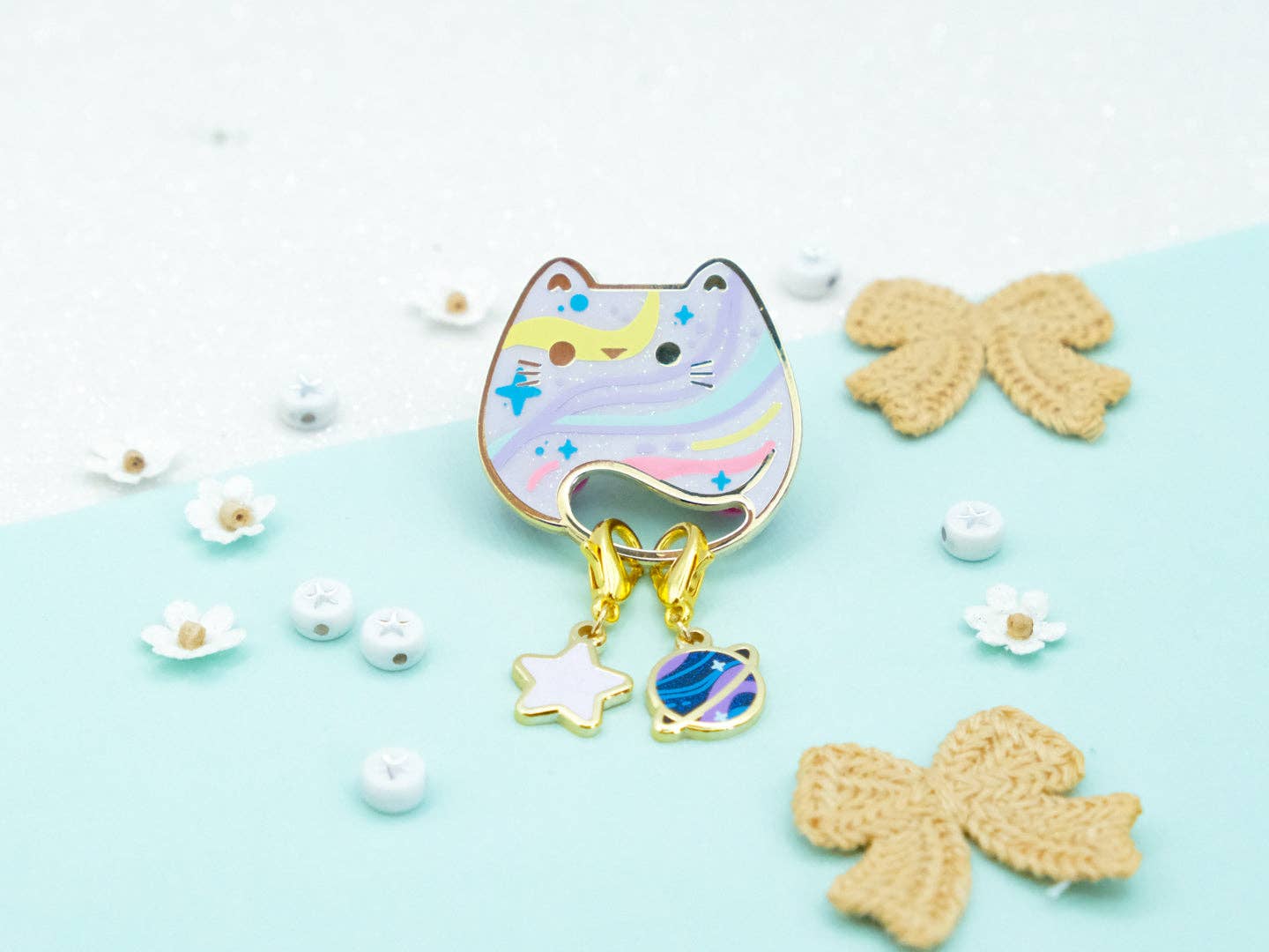 Sparkles in the Wild - Wholesale Lapel Pin/Button - Épingles Chat Rêveur - Collection Charmante4