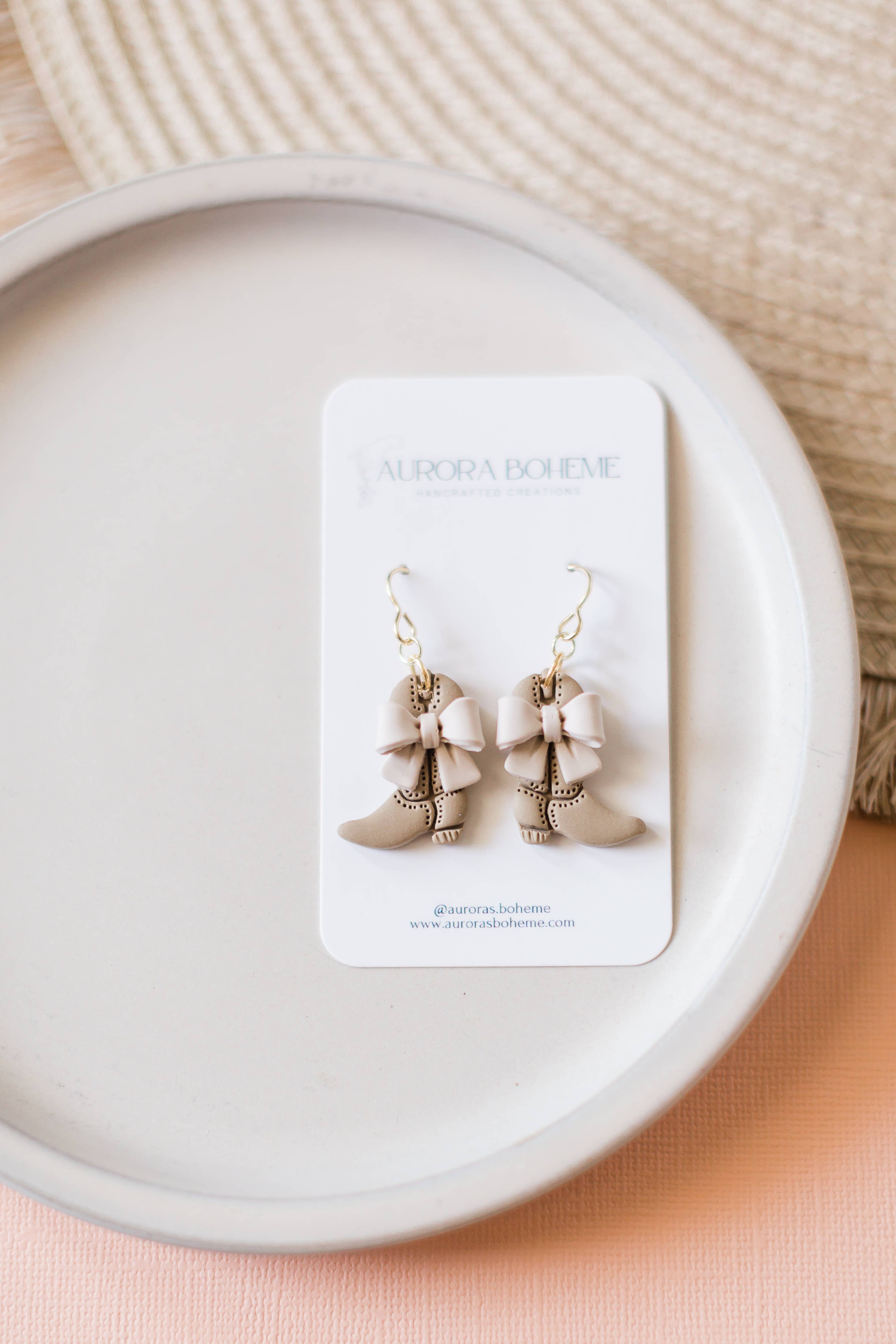 Aurora Boheme – Engroshandel Hængeøreringe og creoløreringe – Støvler og sløjfer