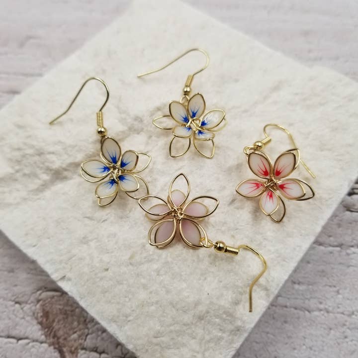 Treasure Wholesale - Wholesale Dangle Earrings - 3d Hollow Flower Earrings