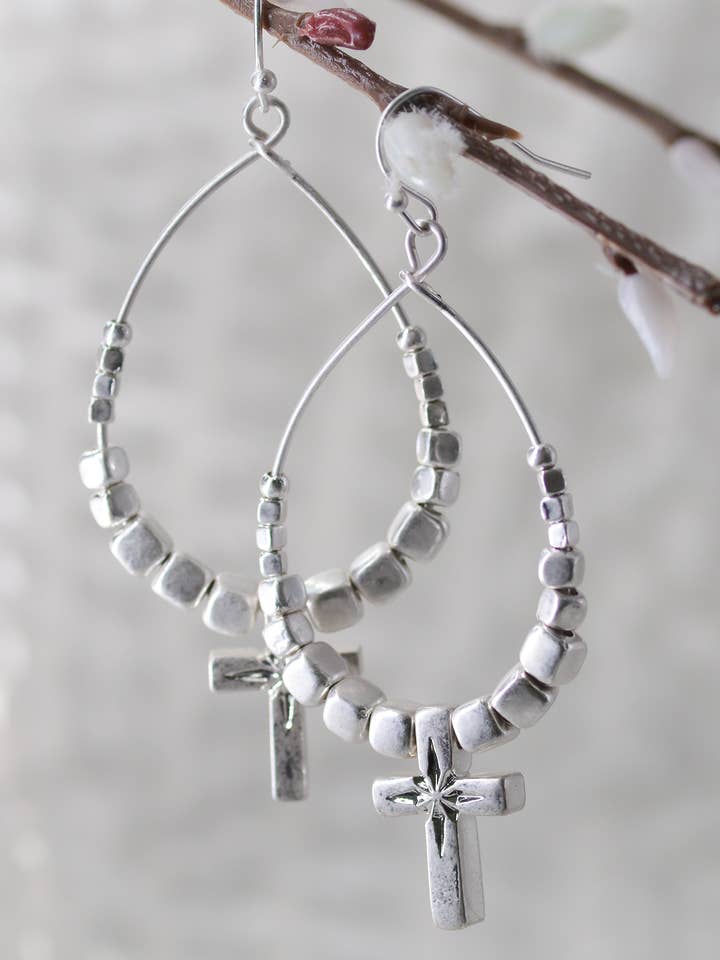 Brincos Cross Loop - Brincos Eden Merry por atacado de Eden Merry Jewelry by James Lawrence