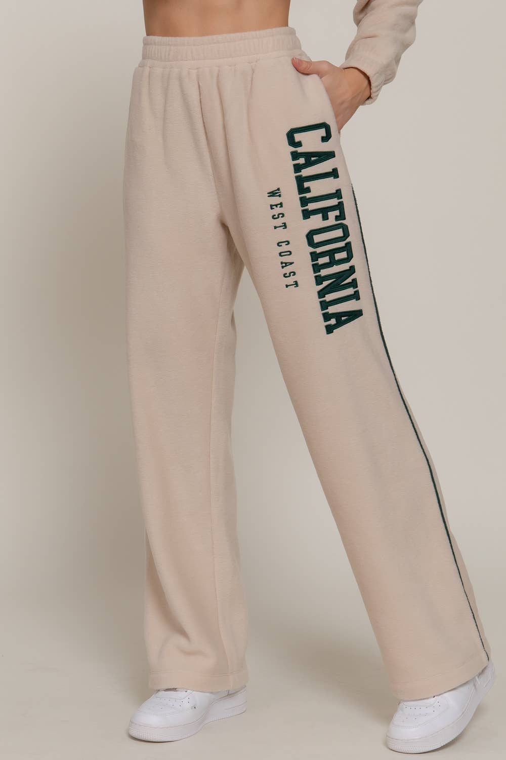 Active Basic | Active USA – calças de treino - Mulher por atacado – Calças de Fato de Treino com Detalhe de Vivo e Bordado de Perna Larga5